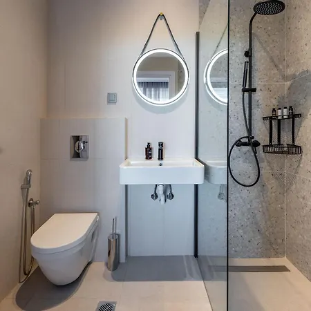 Z 4 Luxury * אגיוס יואניס